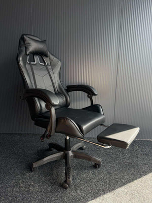 Karrige Gaming Chair with Footrest Black